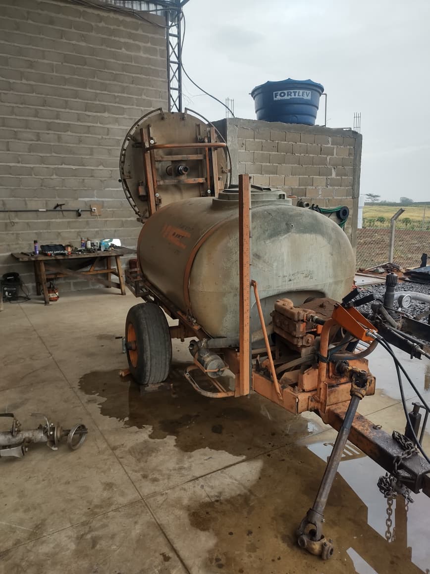 Atomizador Jacto 2000L