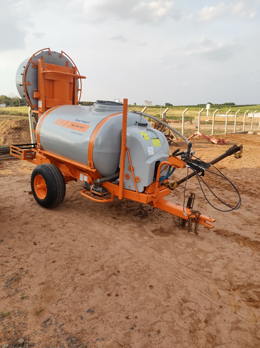 Atomizador Jacto 2000L
